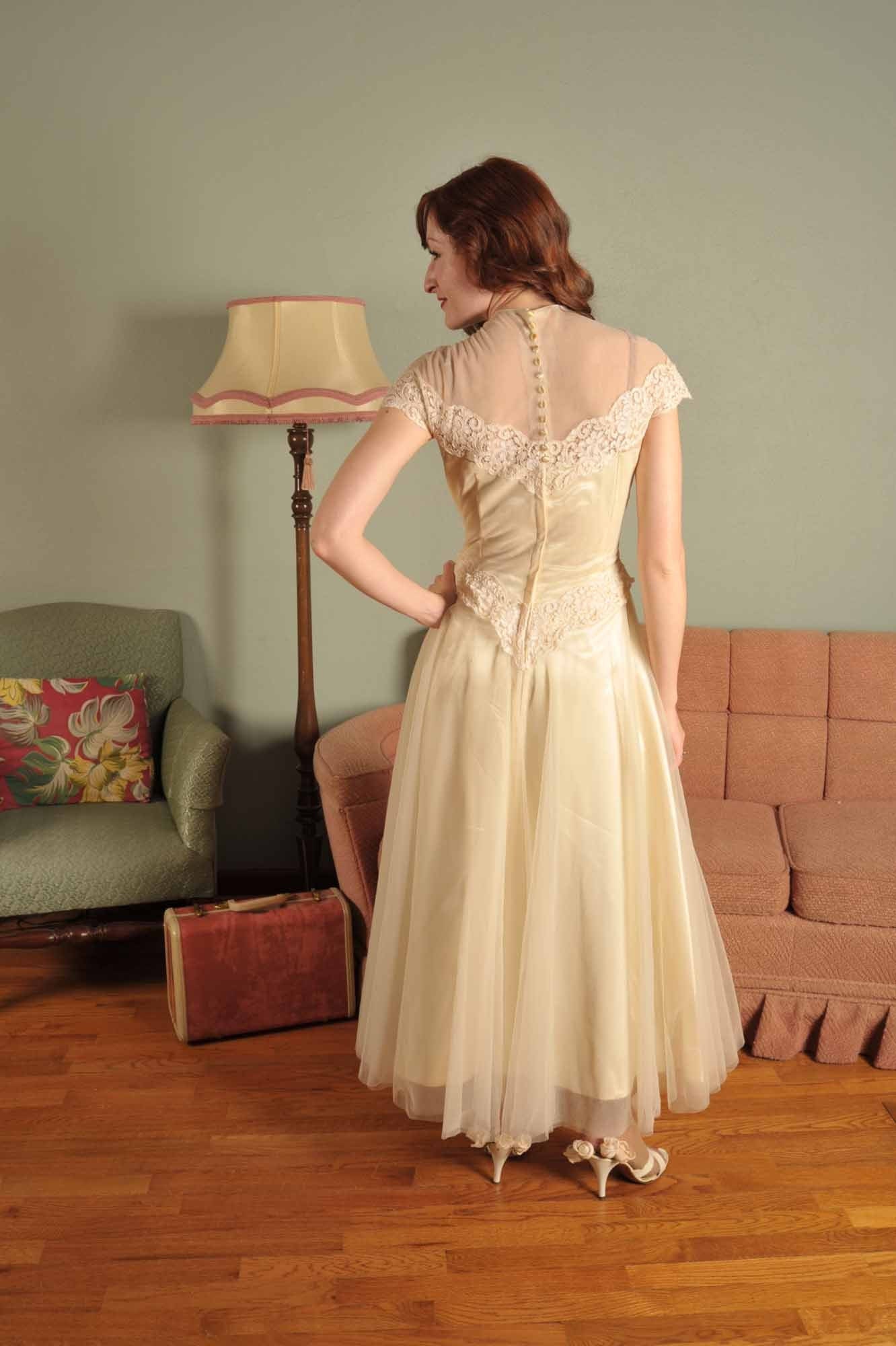 Vintage 1950s BUTTERCREAM MIST Wedding Gown Dress with Net and Lace
