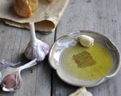 Garlic Plate / Rustic Oil and Vinegar Plate in Cream and Brown