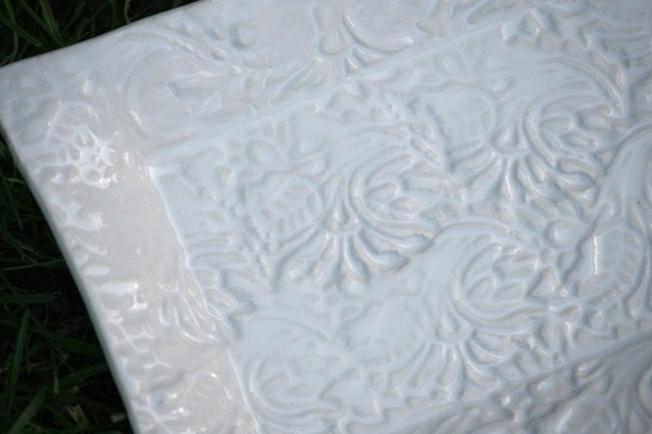 White Patterned Lace Platter with Damask Stamping