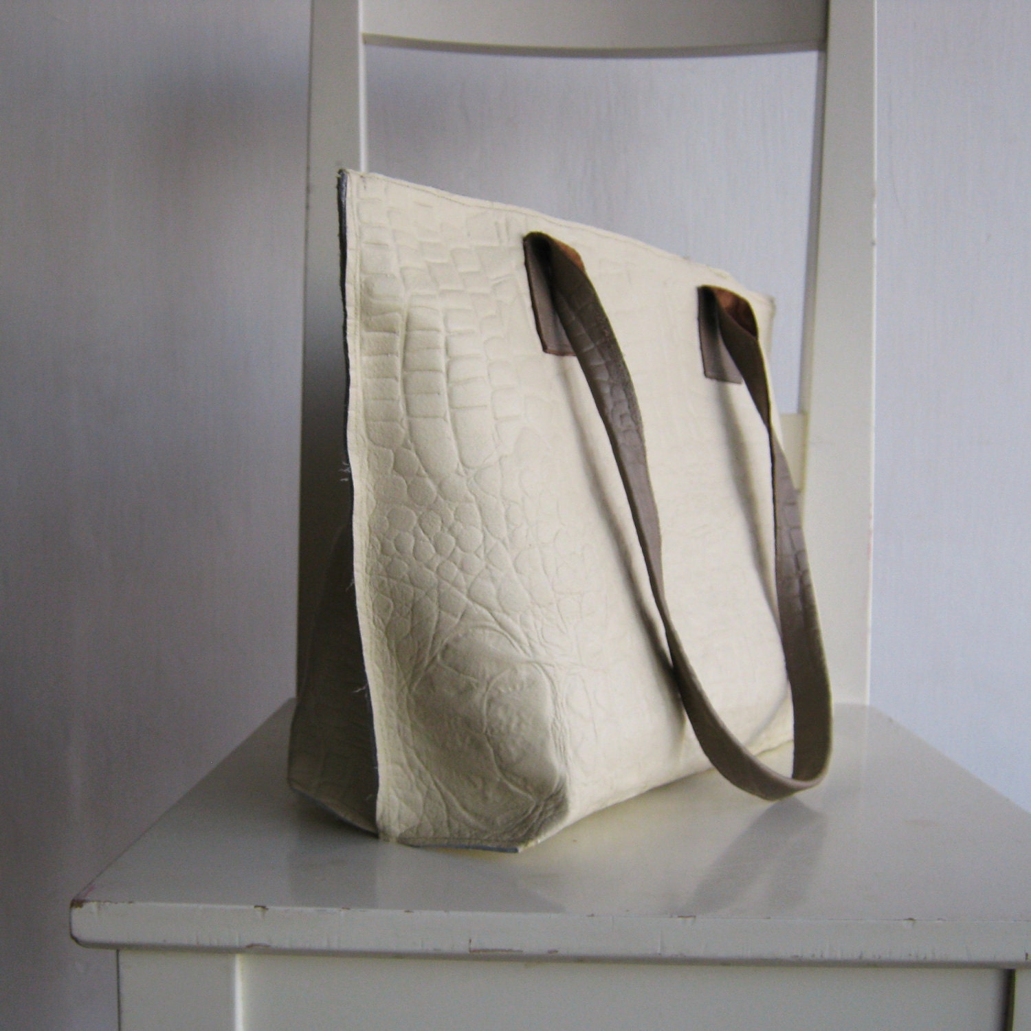 Ivory Croc Natural Leather Shoulder Bag