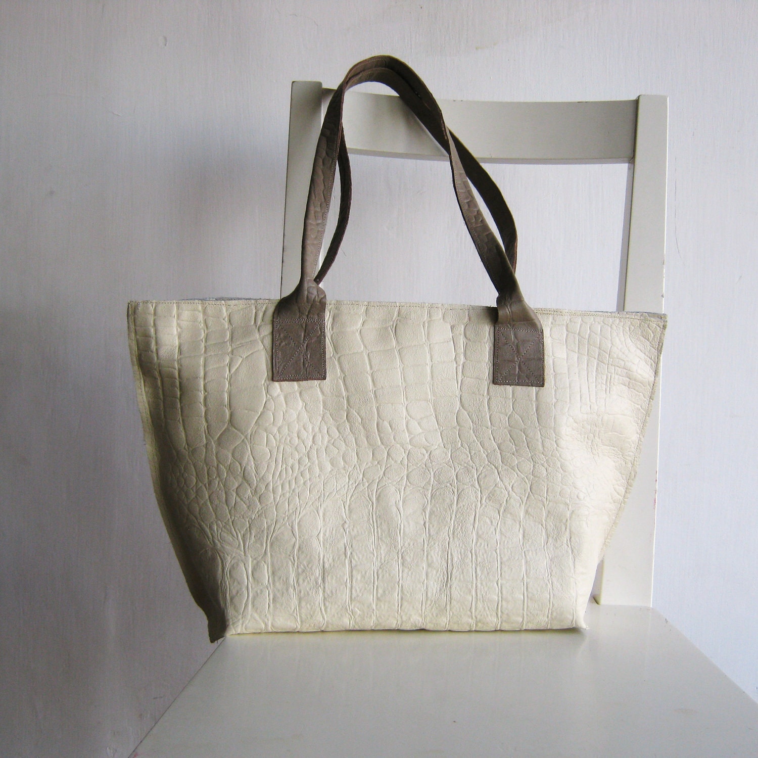Ivory Croc Natural Leather Shoulder Bag