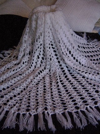 Free Shipping toUk US andCanada White Crochet Shawl - Little Fringes-