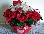 Roses Floral Arrangement With Glitter Garland