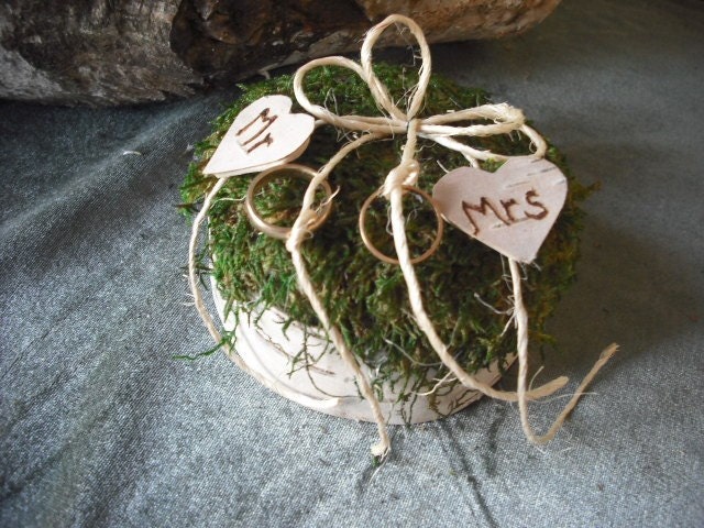 Birch bark and moss ring bearer pillow with engraved hearts, for your woodland nature, eco friendly, fairytail wedding.