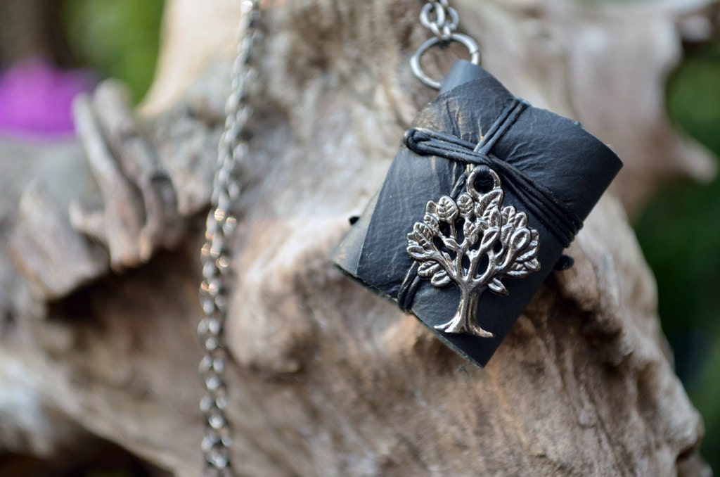 MiniatureBook Necklace Tree Black & Black leather
