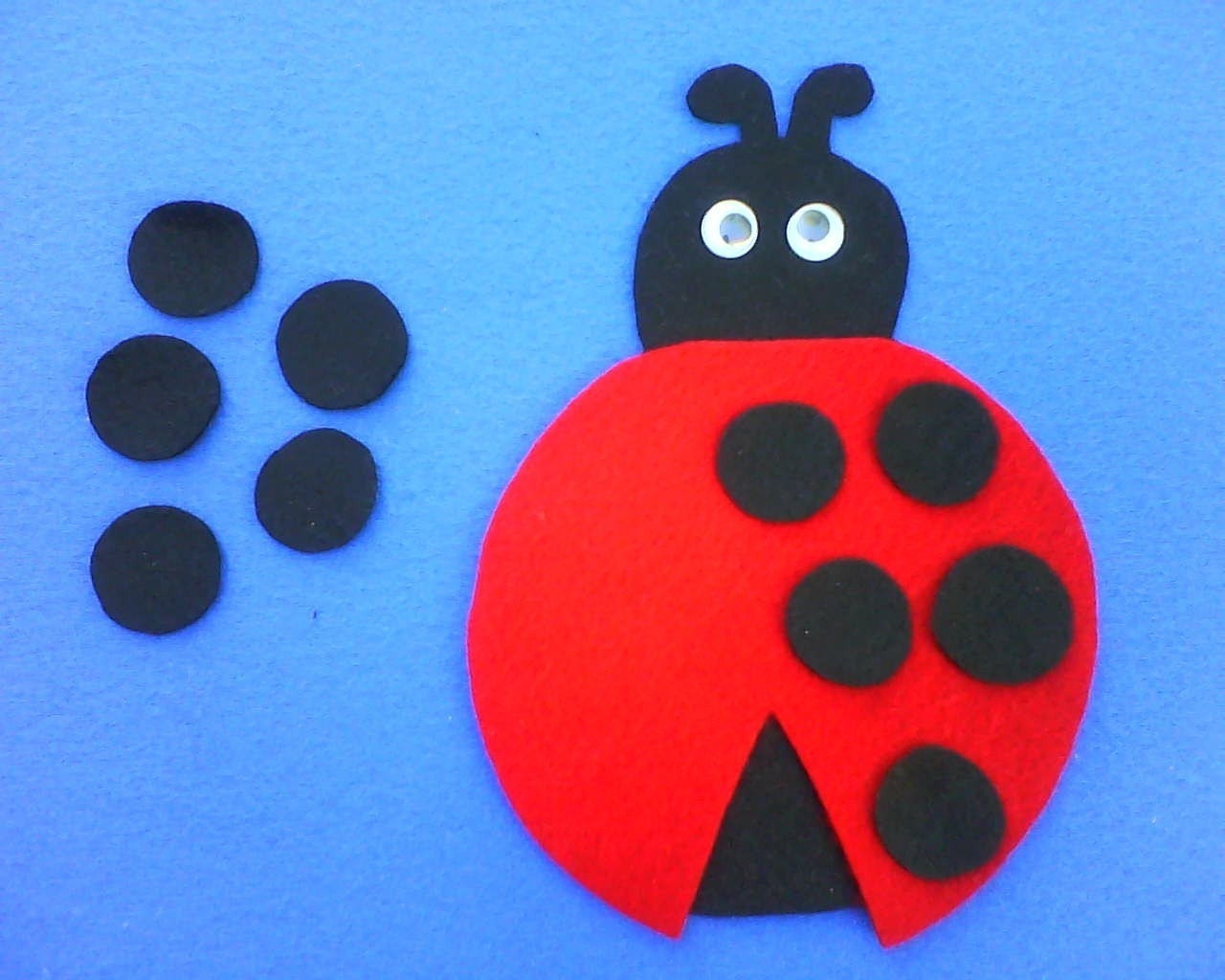 LUCY THE LADYBUG Childrens Flannel Board Felt Set