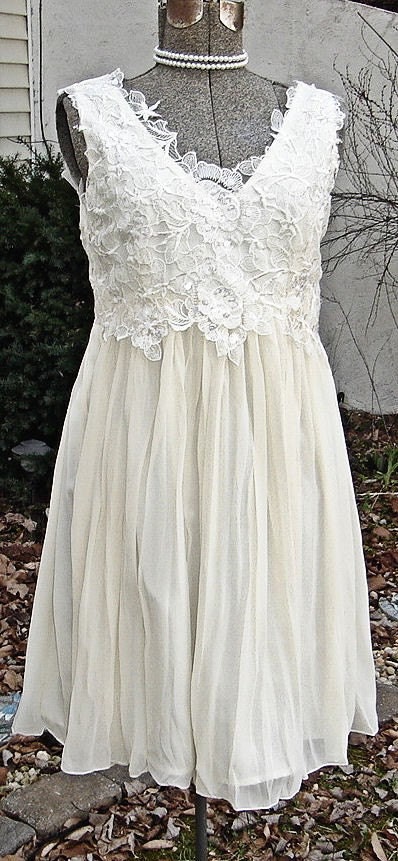 Super elegant short ivory, dress, romantic, glam, hollywood style, 40s, 50s style,audrey heburn style, jacky o style, unique and elegant