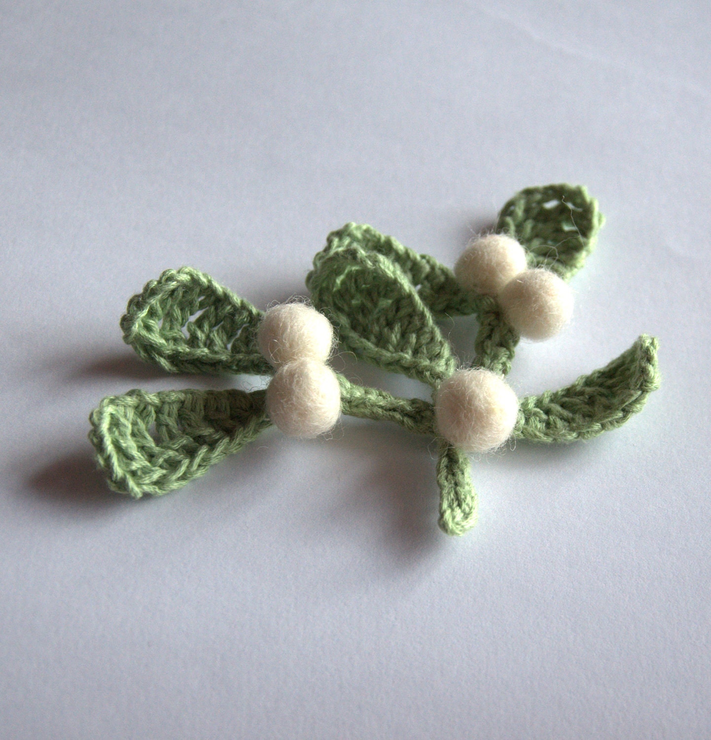 Mistletoe ornament hanging brooch holiday traditional Christmas decor English Winter Weddings decoration green white red mint kiss wool gift