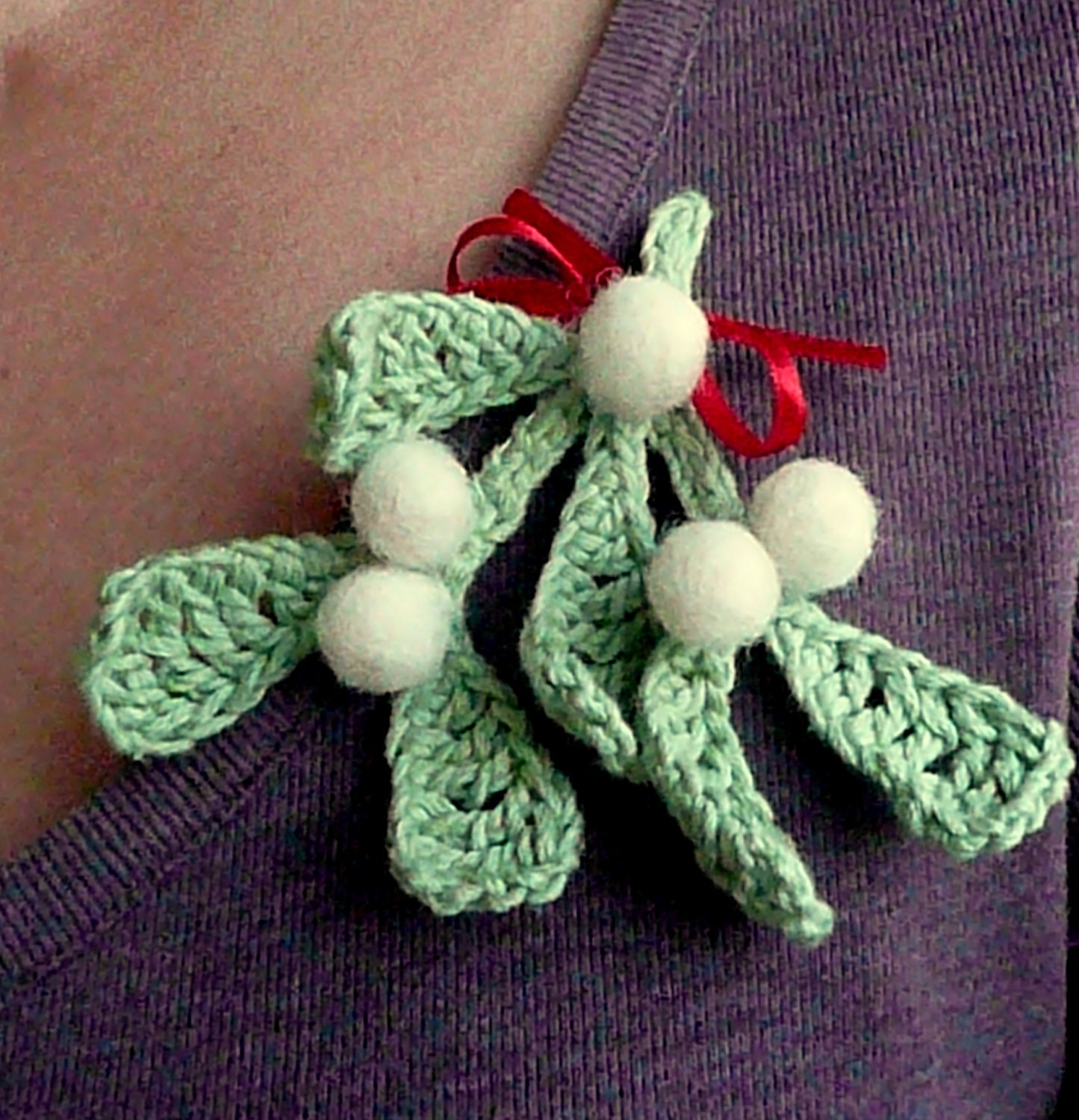 Mistletoe ornament hanging brooch holiday traditional Christmas decor English Winter Weddings decoration green white red mint kiss wool gift