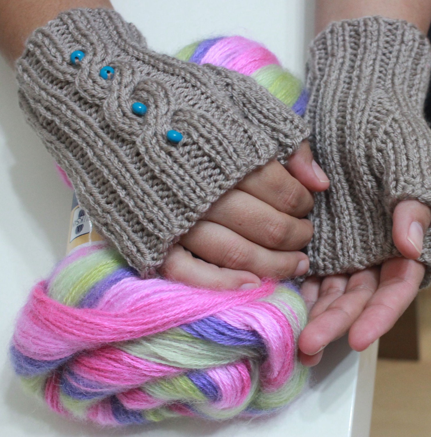 Beige Knitting Gloves winter fashion. READY TO SHIPPING