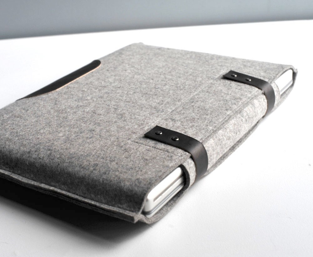 15 Inch MacBook Pro Sleeve - Grey Wool Felt with Black Leather