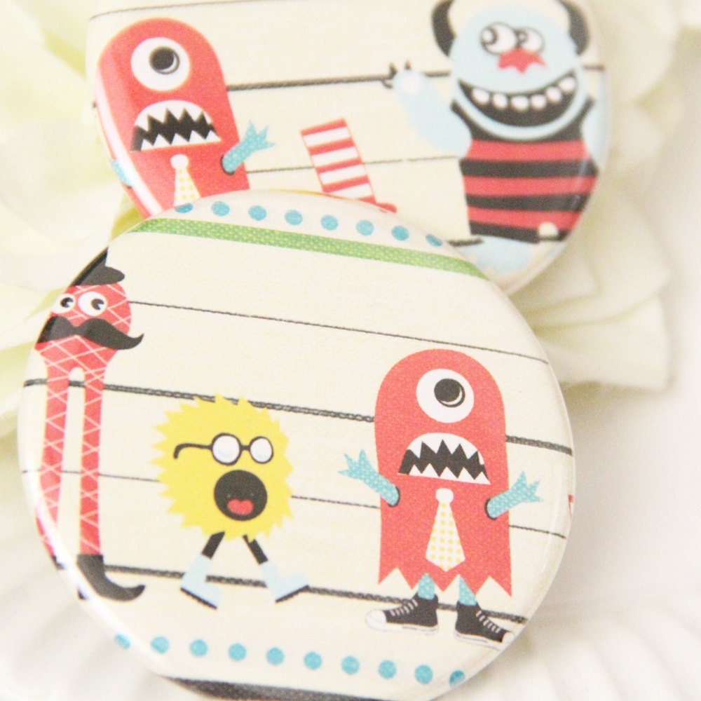 pocket mirror set . monsters ball