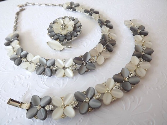 Necklace, Bracelet and Brooch, Lisner Gray and White Lucite Flowers Parure