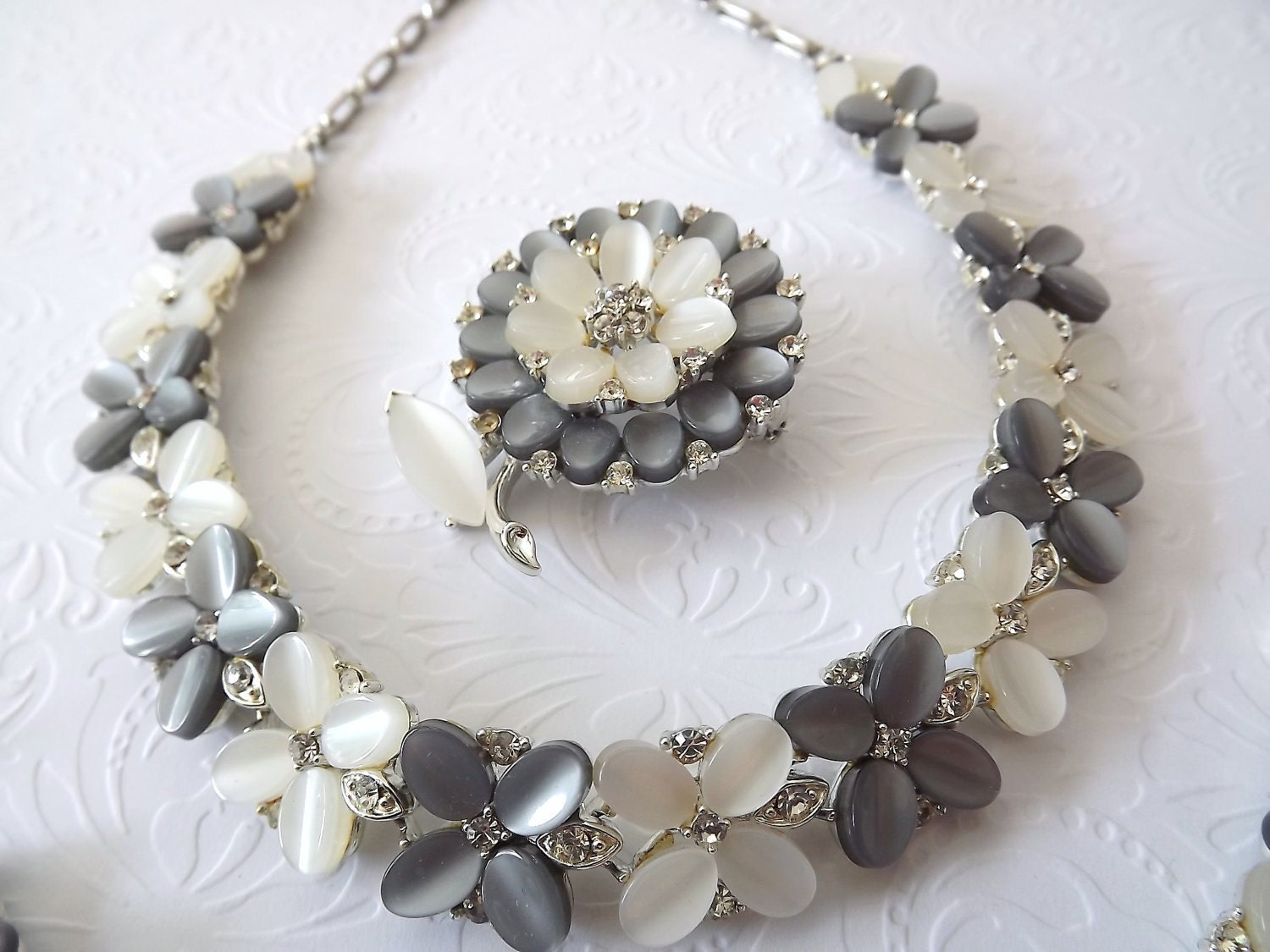 Necklace, Bracelet and Brooch, Lisner Gray and White Lucite Flowers Parure