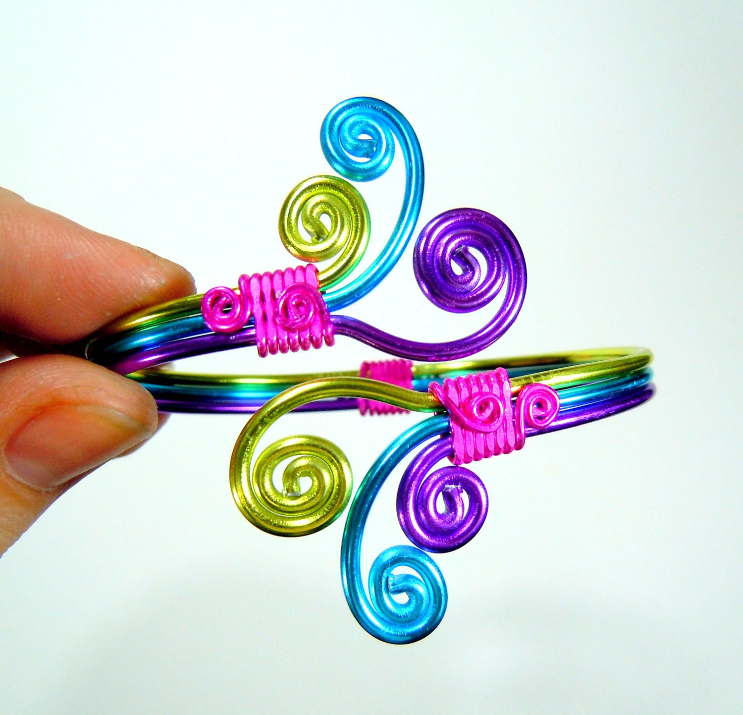 Overlapping Winds Adjustable Bracelet