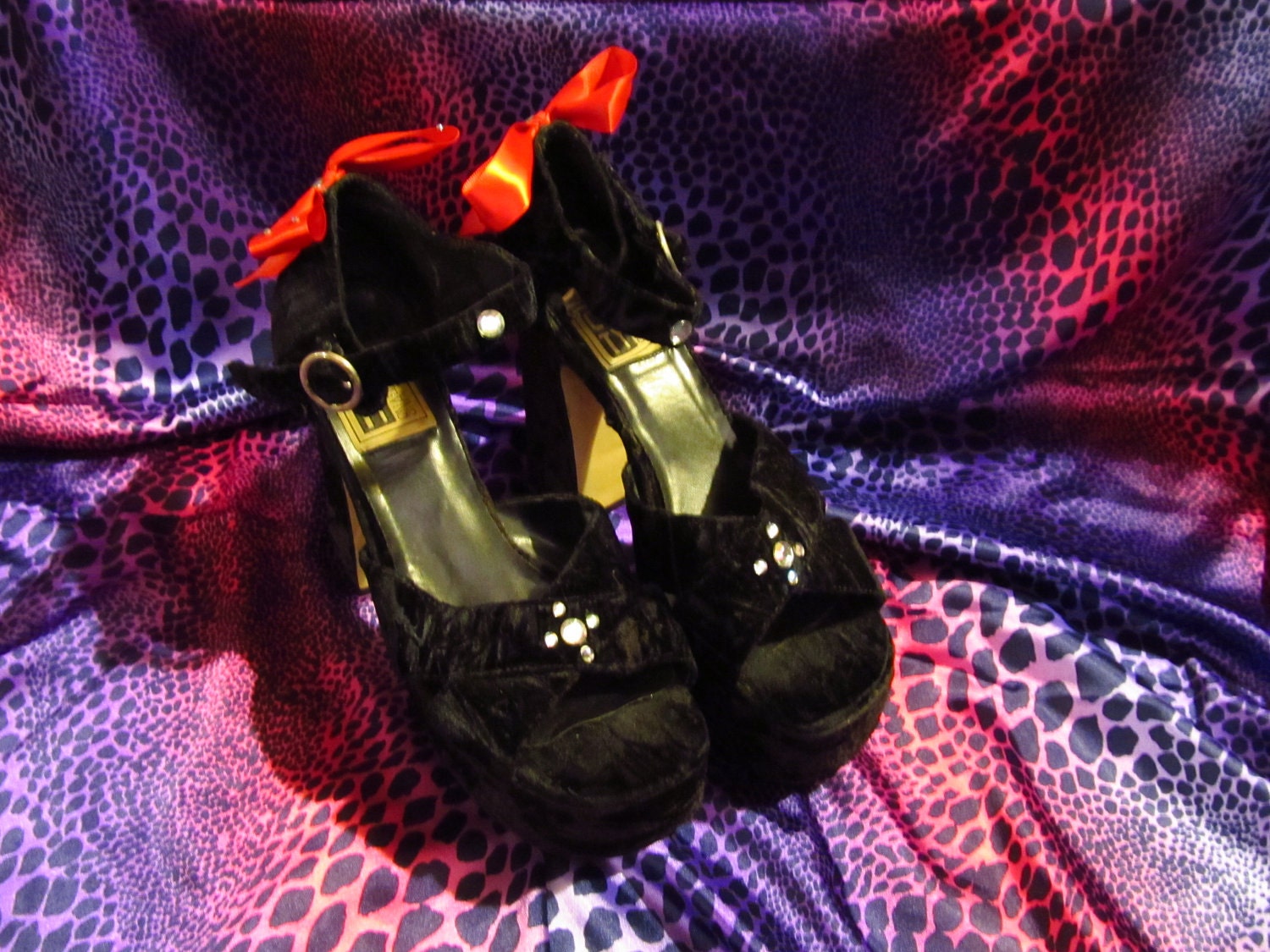 Drag Show Girl High Heels black velveteen with red bows and rhinestones, size 10-11 Women's heels, platform shoes, sparkle