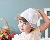 Chic blossom in white with lace- sweet Snugar baby hat