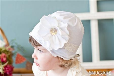 Chic blossom in white with lace- sweet Snugar baby hat