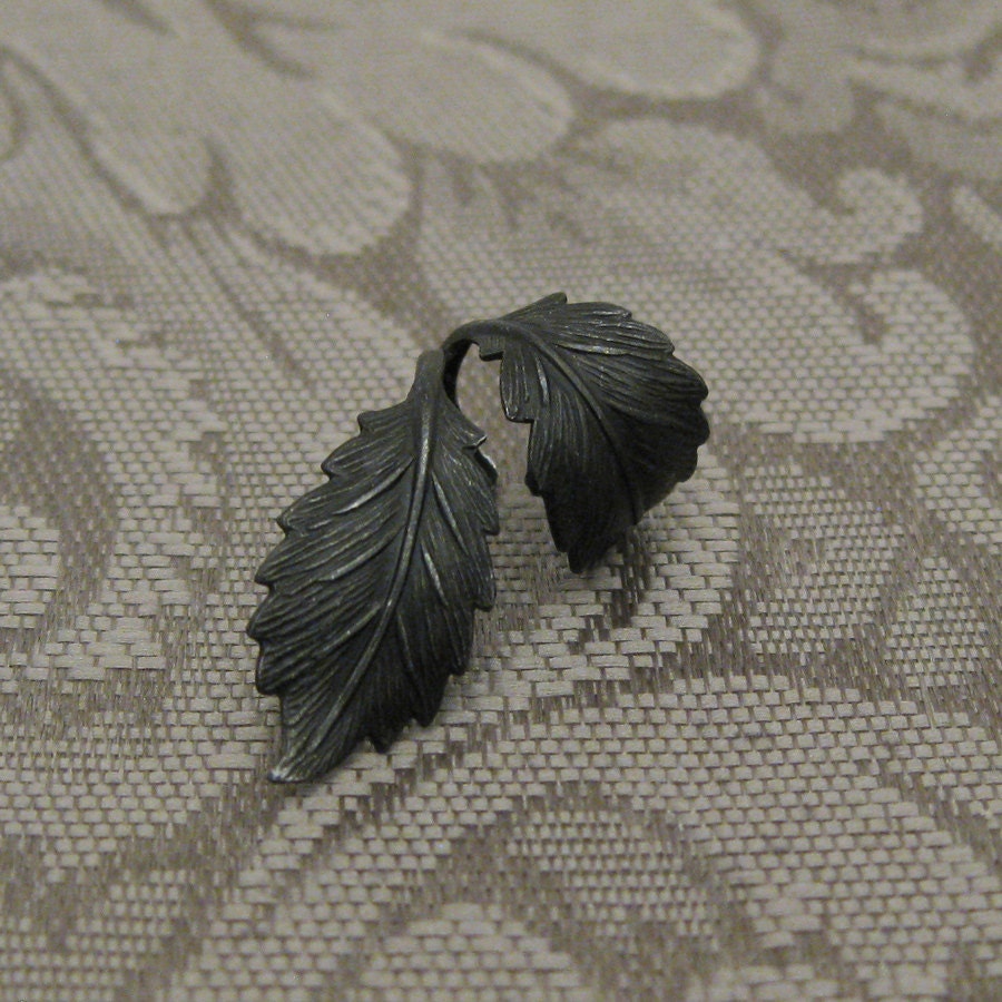 Dark Forest Right Ear Cuff - Black Leaves Filigree