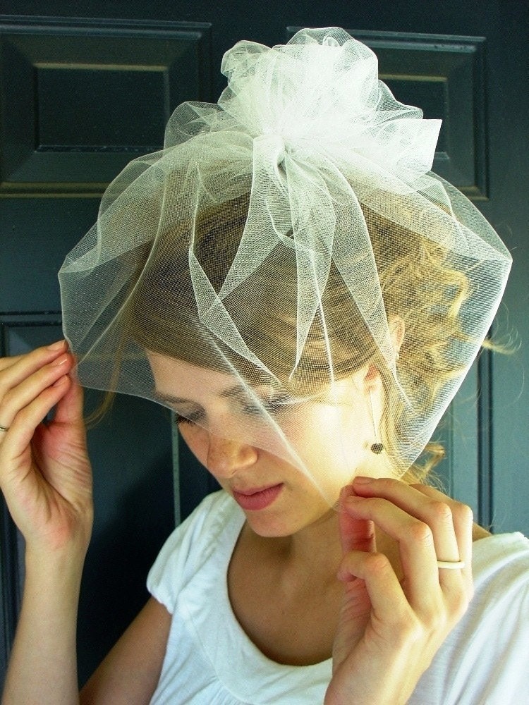 Side-Swirl Birdcage Veil in TULLE