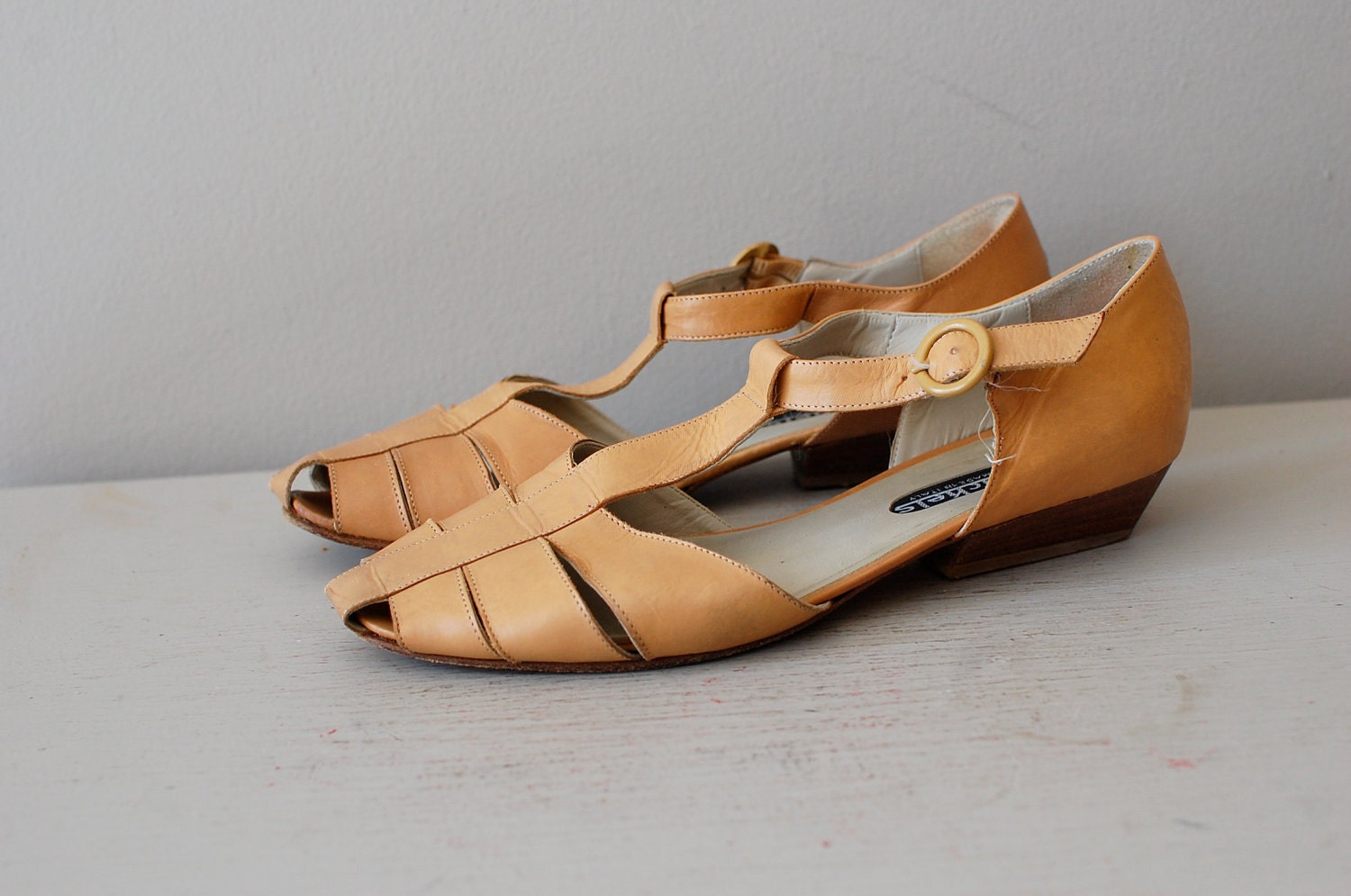 t-strap wedge sandals / 80s leather sandals / leather wedges