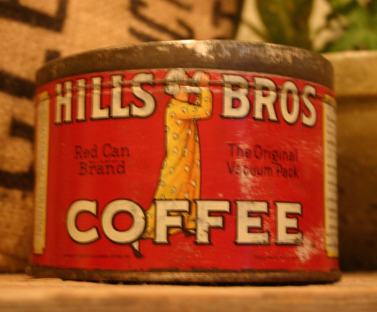 HILLS BROS Unique Eco-Friendly Hand-Poured Soy Wax Candle In Vintage Coffee Tin Can GREAT Gift for Coffee Lovers