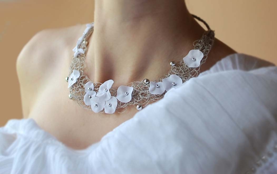 FEATURED on Chrochet so pretty by Amy Palanjian.Delicate Linen Necklace  . LEILA.  White flowers, silver beads