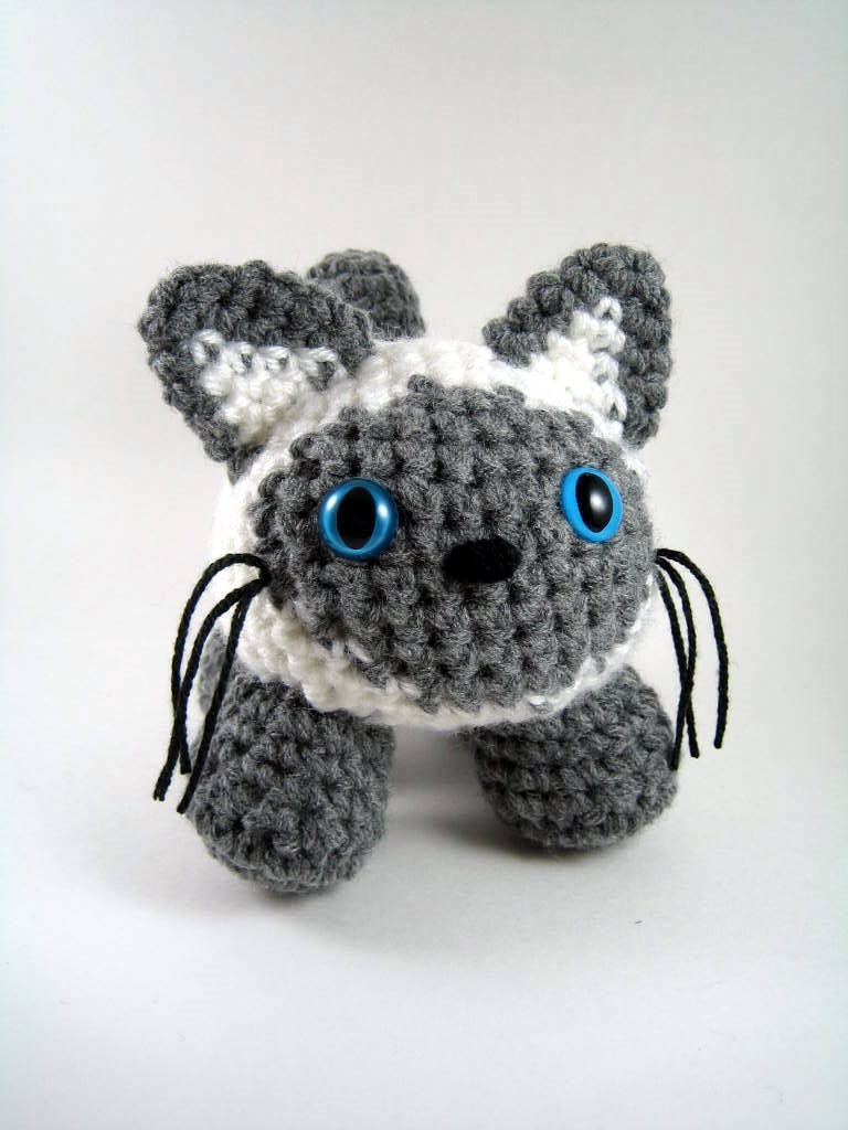 A Siamese Cat, an Amigurumi Crochet Pattern - PDF File