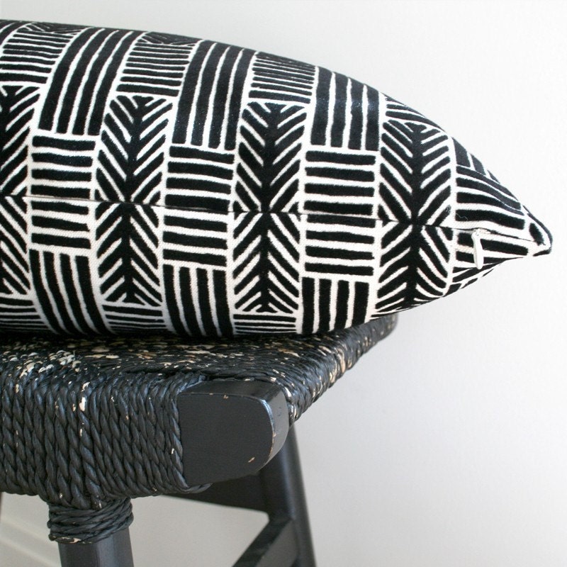 LINES AND ARROWS Linen Chenille Cushion Cover 50 x 30 cm