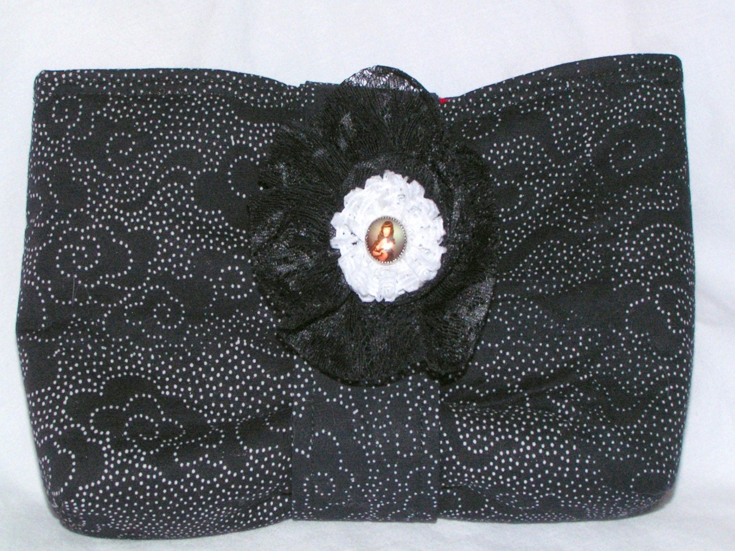 Retro Bettie Black Lace-Print Clutch Purse and  Brooch