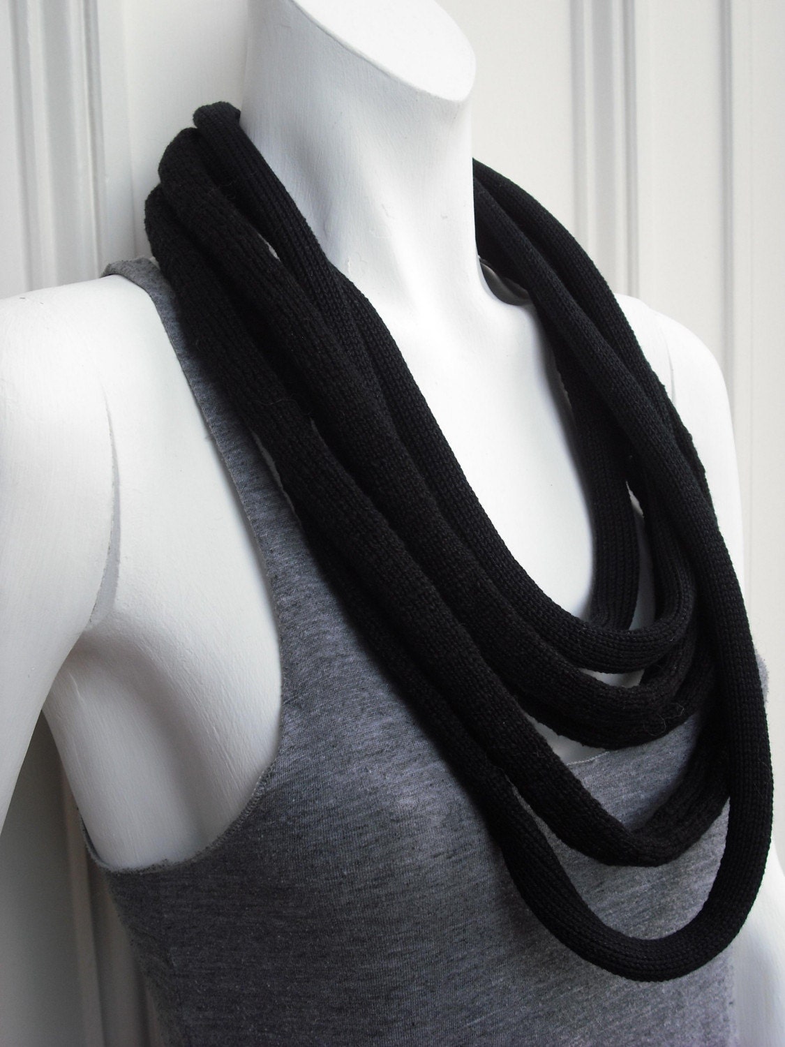 The Mini DeLoopa Knit Necklace in Black
