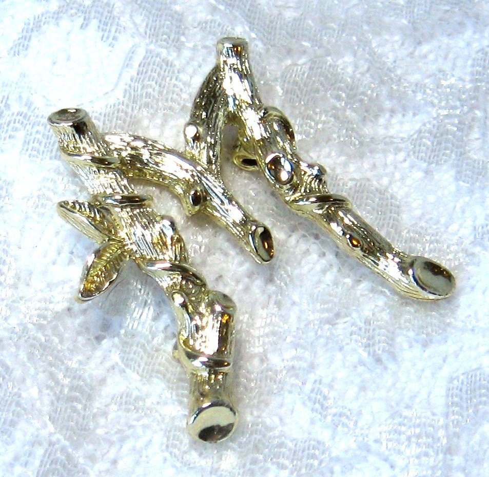Vintage Brooch  Sarah Coventry Initial M