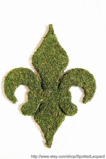 Moss Covered 18 inch Fleur De Lis Door Wreath