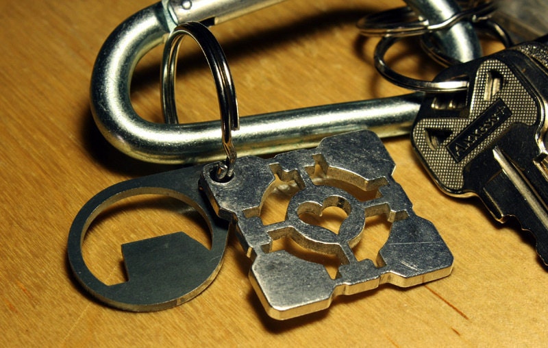 Pendant to honor your lost Weighted Companion Cube