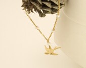 pearly birdie gold bracelet / white pearls and golden bird charm bracelet / sterling silver jewelry