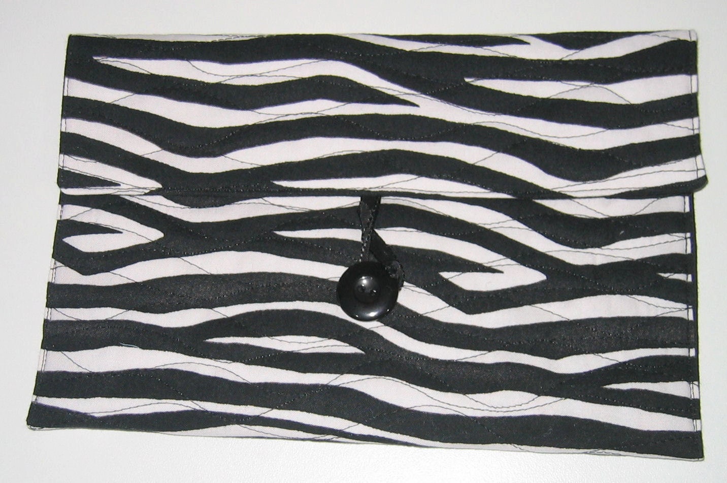 Clutch for Kindle - Wild Thing - Black and white