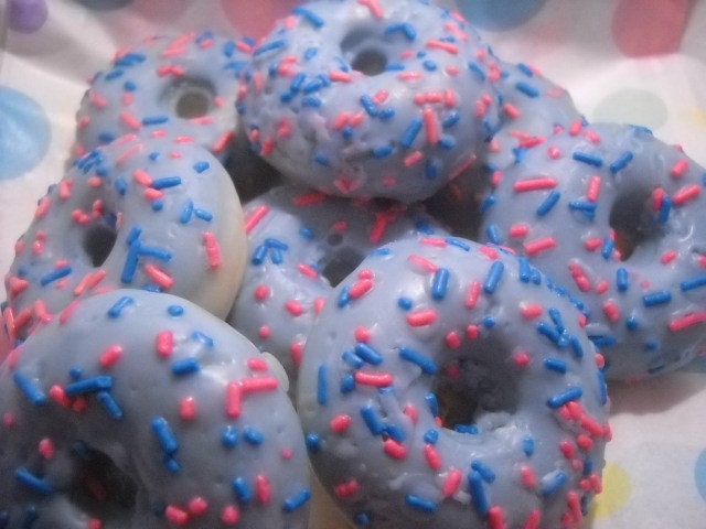8 Blueberry Cheesecake scented donut tart melts..made with soy wax