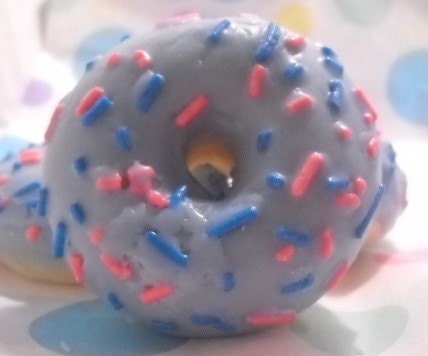 8 Blueberry Cheesecake scented donut tart melts..made with soy wax