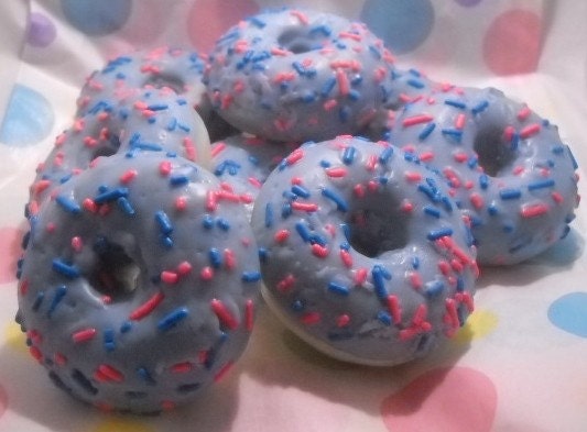 8 Blueberry Cheesecake scented donut tart melts..made with soy wax