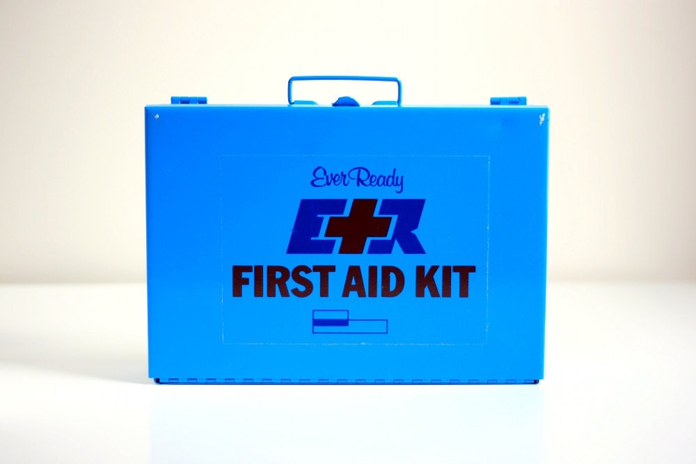Vintage Metal First Aid Box - WiseApple