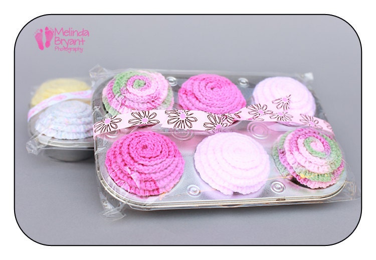 Crochet Cupcakes set of six cupcakes in pink and green colors with tin