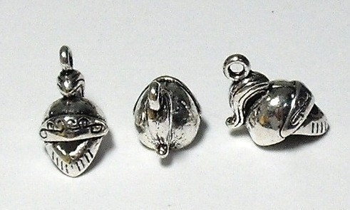 2 Pcs Antique Silver 3D Armour Helmet Charm Pendants