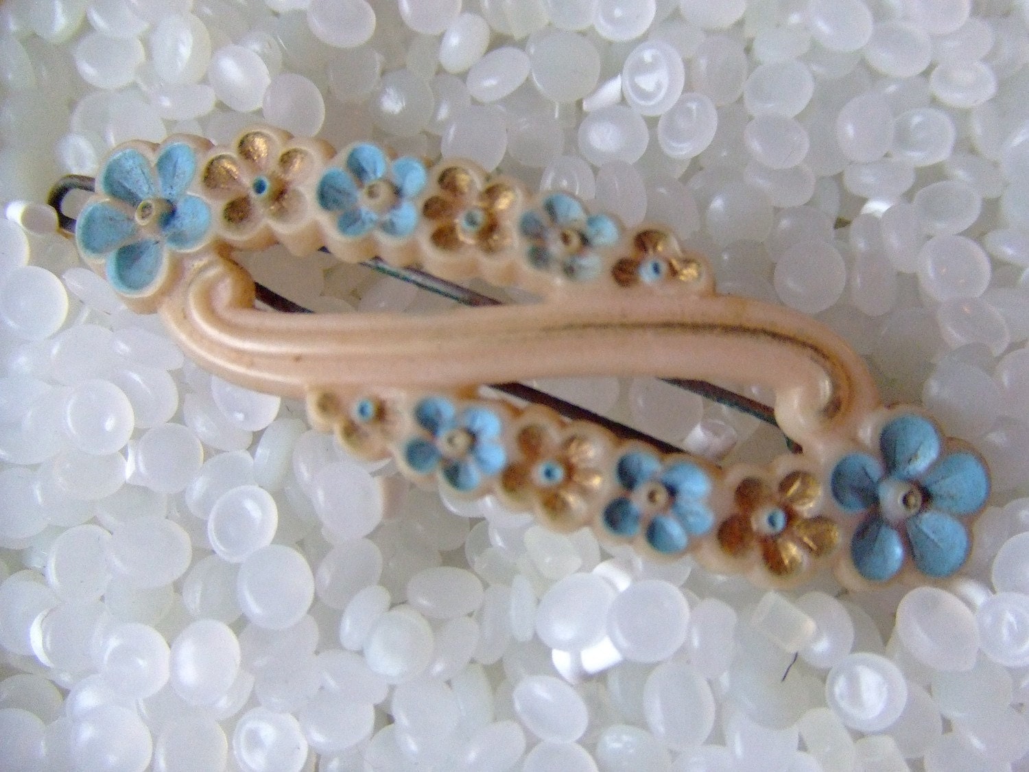 vintage barrette ring of flowers