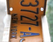RECYCLED Wood and NY New York License Plate Window Bird Feeder Kitchen Rack With Two Suction Cups Great gift for your NY friends