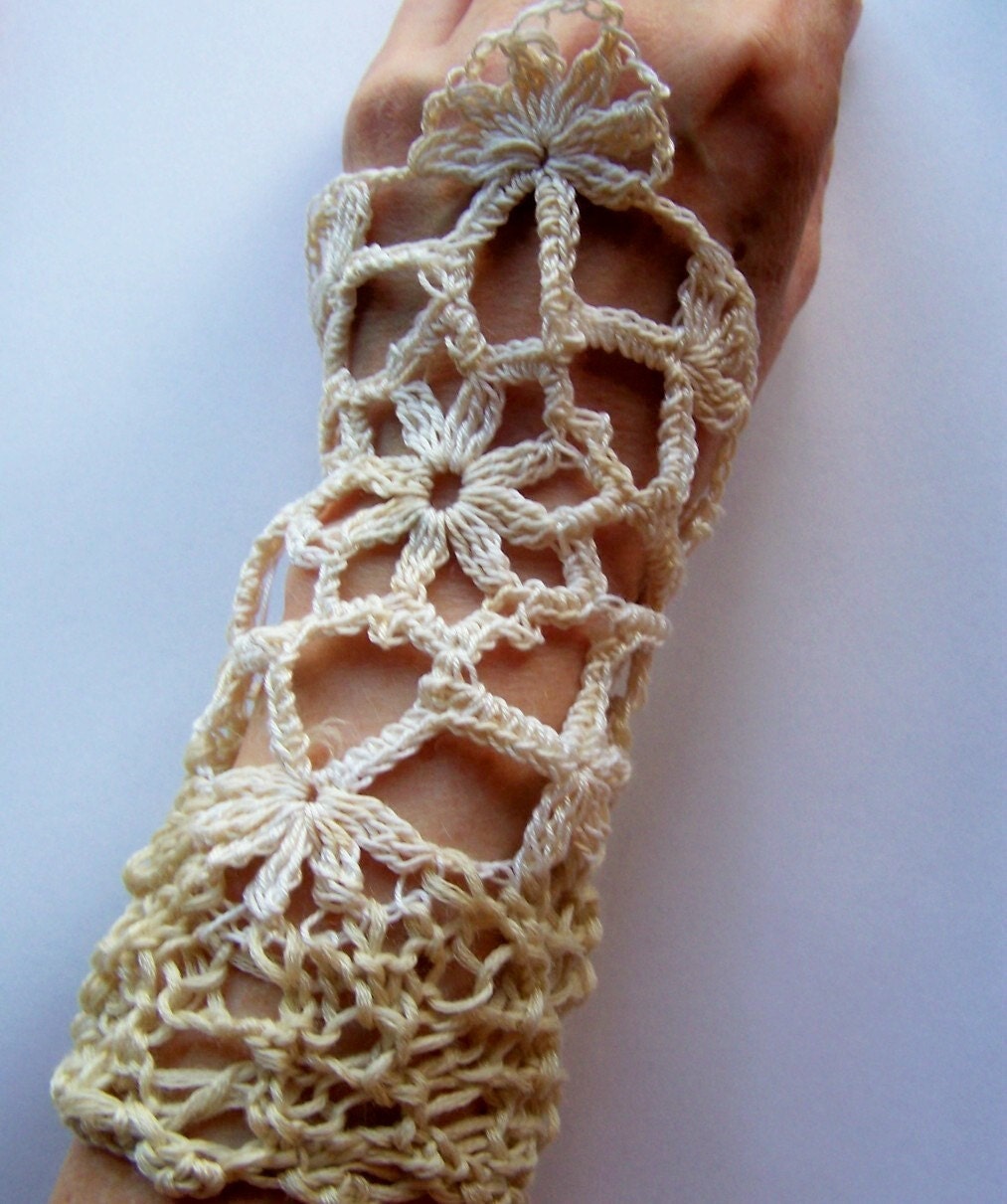 fingerless bridal gloves Ivory