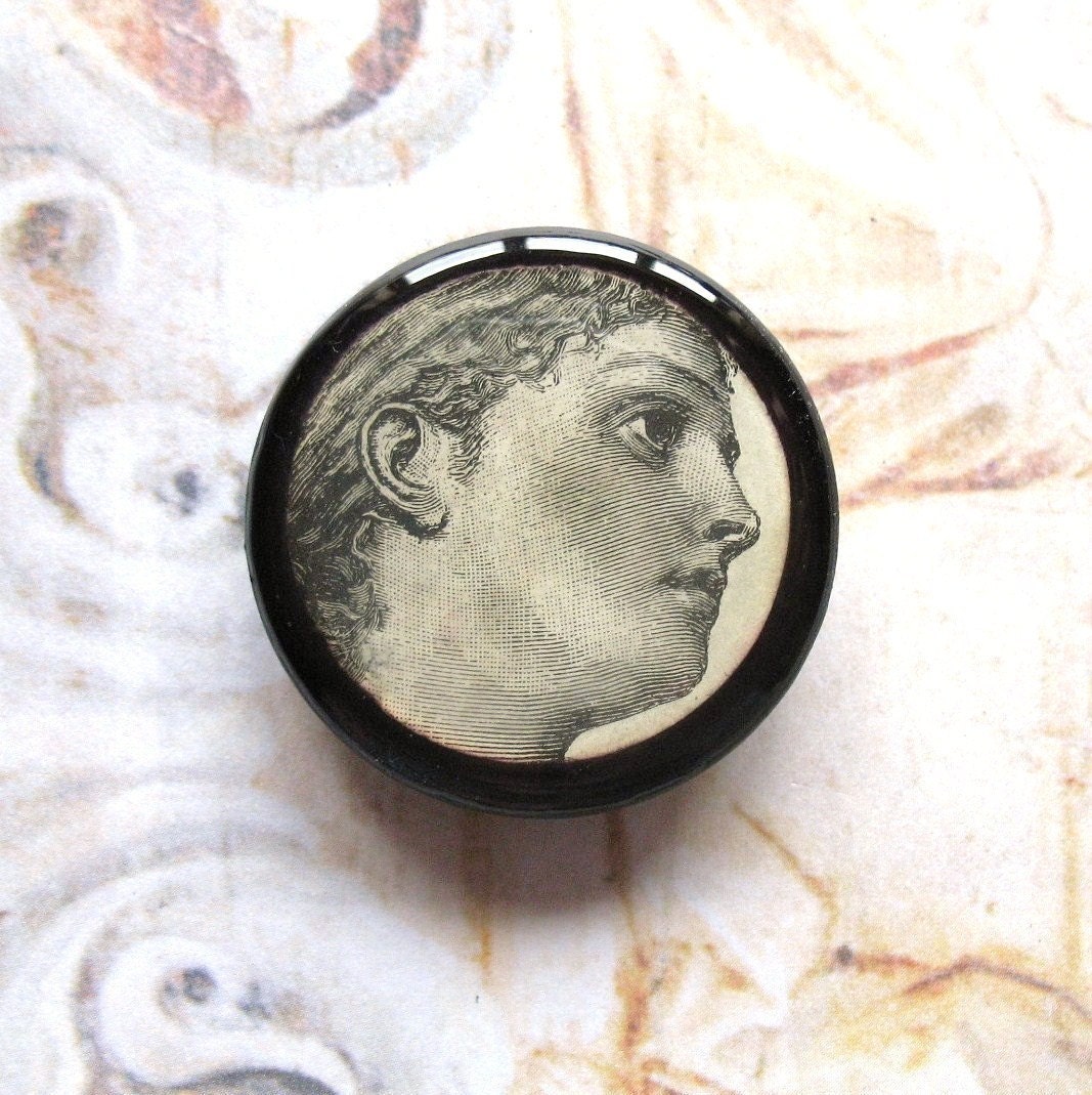 Carmen - Handmade Wooden Round Decoupage Brooch