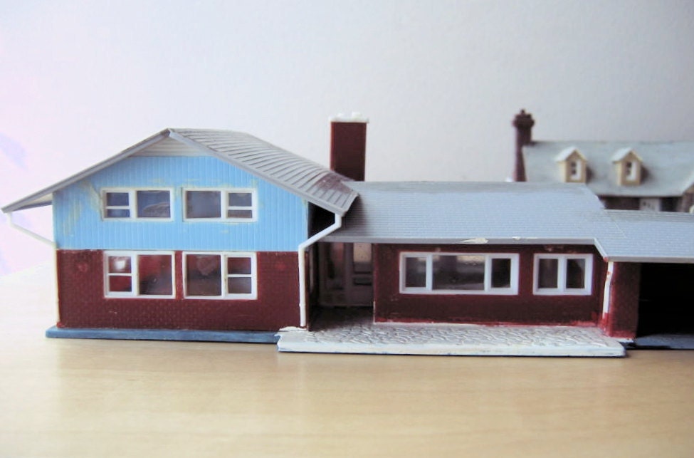 dream home, 1960 model home, split level ranch, suburbia, model home kit HO scale