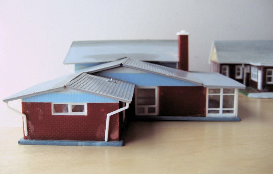 dream home, 1960 model home, split level ranch, suburbia, model home kit HO scale