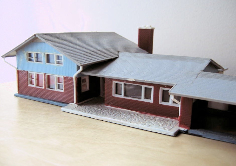 dream home, 1960 model home, split level ranch, suburbia, model home kit HO scale
