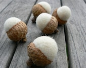 White Wedding Favors, Wool Acorns 10 Handmade Neelde Felted Colorful Home Decor Waldorf Woodland Natural Nature Fall Snow White rustic